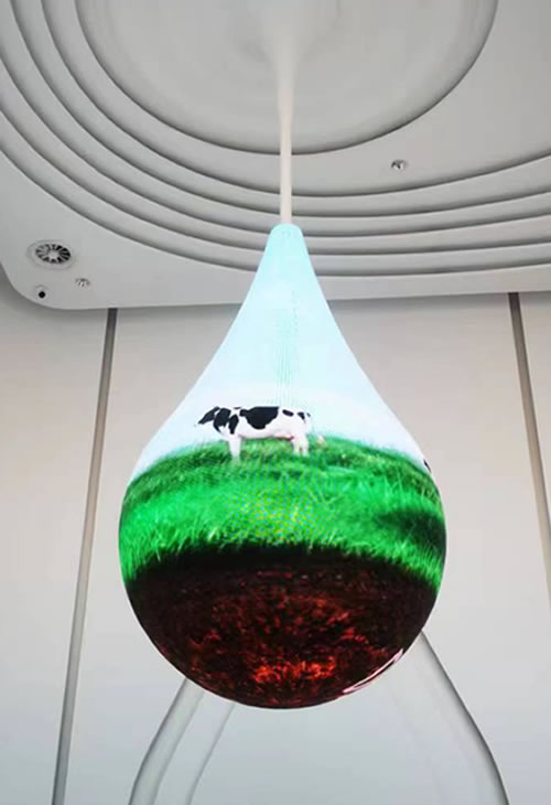 Creative water droplet display